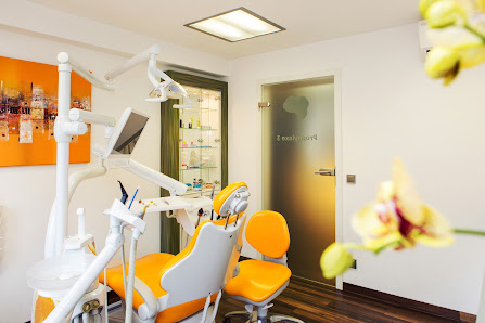 Dr. Krug & Kollegen - Praxis für Zahngesundheit Schwabacher Str. 75, 90439 Nürnberg