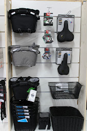 Photo n°26 de Breiz Cycles Dinan, concession Peugeot Motocycles à Quévert (Atelier de réparation de scooters)