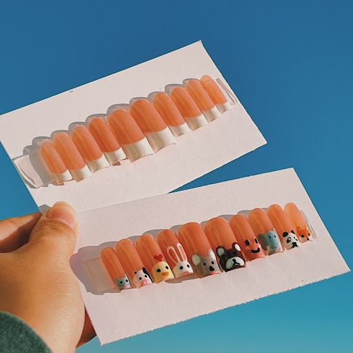 The Sunny Nail Shop Logo