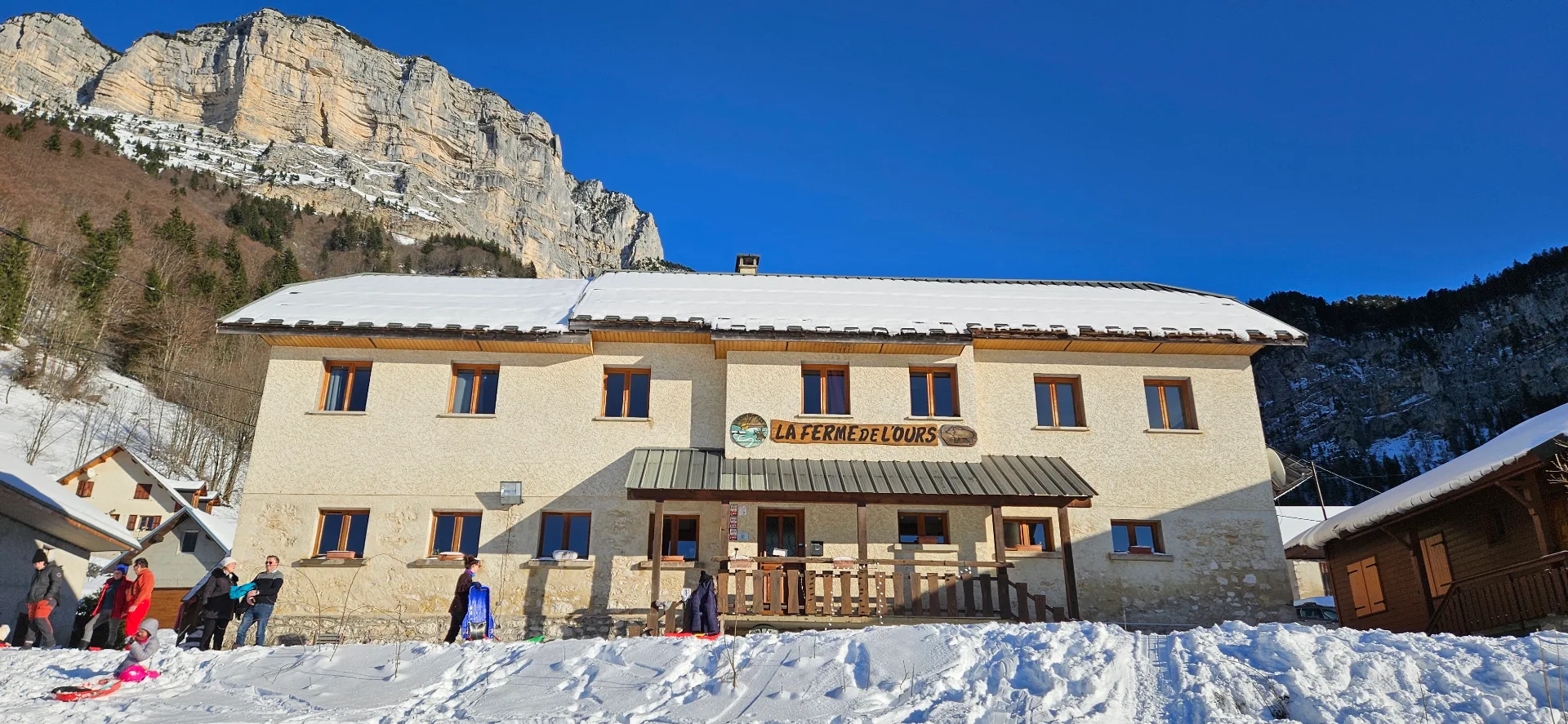 La Ferme de l'Ours - gite d’étape et d’accueil , buvette et planches à deguster