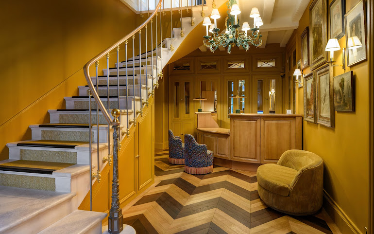 Les Hautes Roches by null