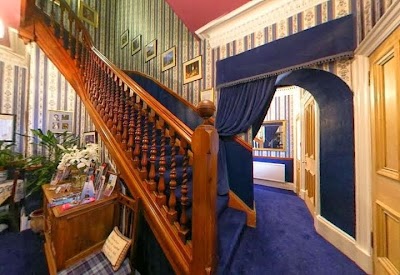 Lauderville Guest House