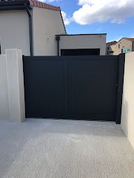 Photo n°33 de DLH Groupe Habitat à Saint-Brès (Menuisier)