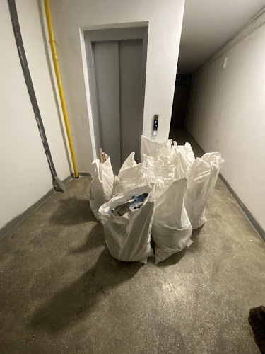 Opinii despre Transport Moloz & Mobila Veche în București - Servicii de mutare