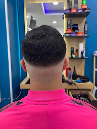 Photo n°24 de GN13 COIFFURE à Paris (Salon de coiffure)