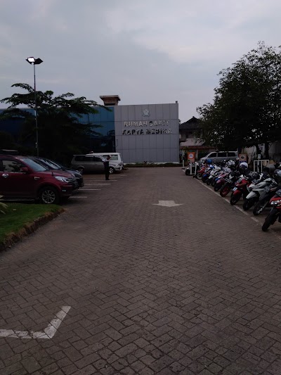 Photos of Karya Medika Hospital