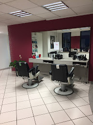 Photo n°16 de Les Cles de La Couleur à Chanverrie (Service de remplacement capillaire)