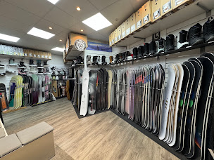 Photo n°4 de BlackCats snowboard shop tignes à Tignes (Magasin d'articles de sports)