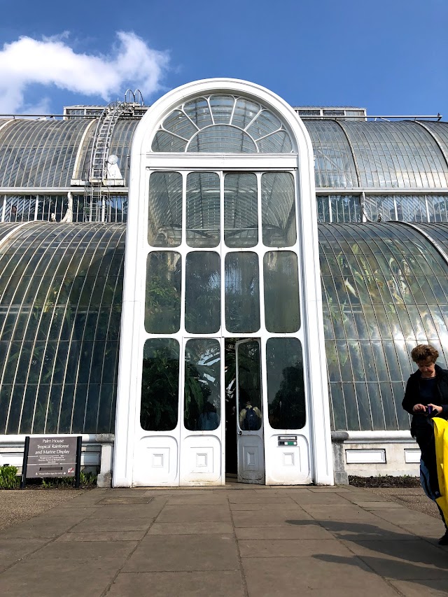 Kew Gardens Station