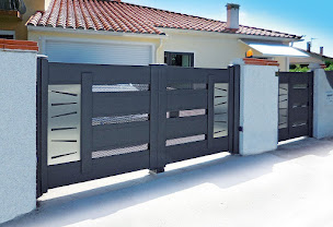 Photo n°1 de Portails et Stores Roger à Ruy-Montceau (Fabricant de voiles)