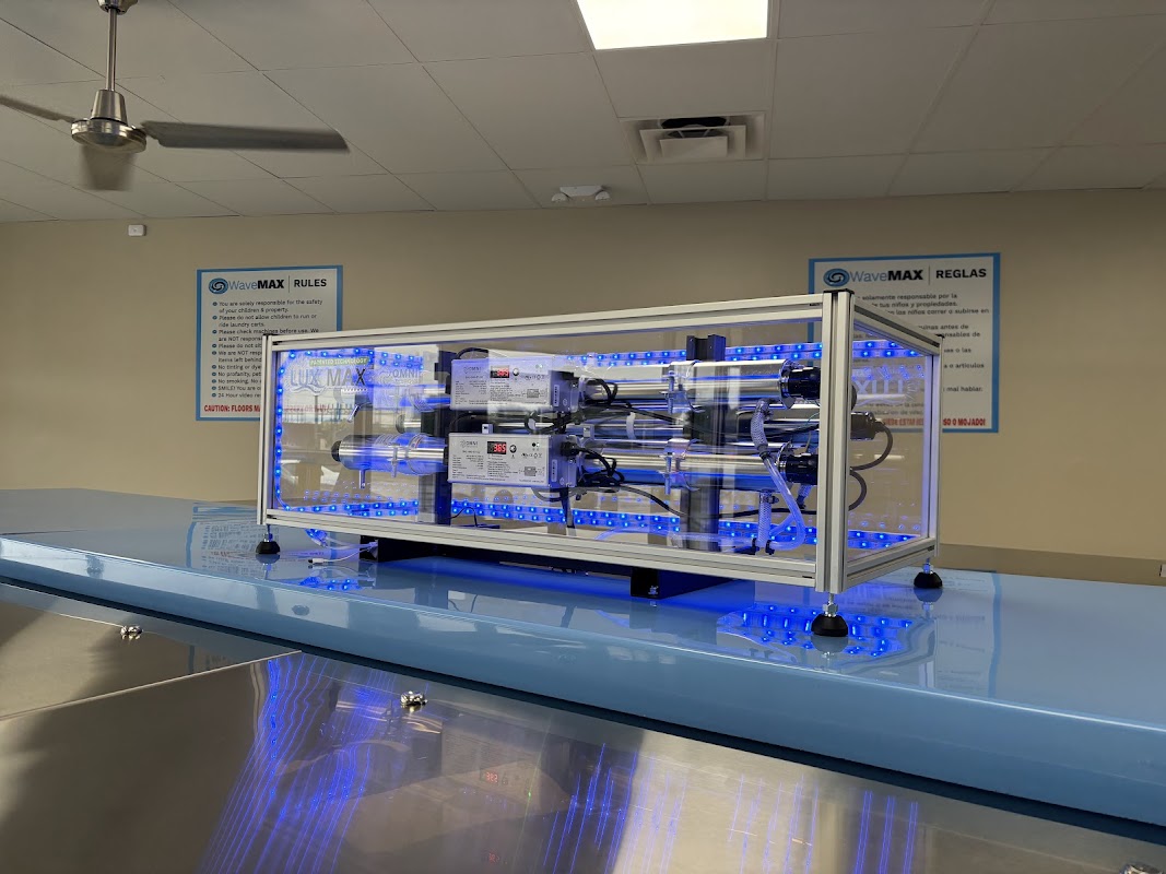 WaveMax Laundry Indianapolis Indiana facility with washing machines in Indianapolis