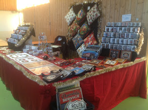 Photo n°12 de Accessoires et Robes Pin Up Vintage Rockabilly - Déco esprit vintage USA à Saint-Hilaire-sous-Charlieu (Boutique d'objets à collectionner)