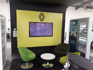 Photo n°12 de Renault Vernon - Gueudet 1880 à La Chapelle-Longueville (Vendeur de voitures d'occasion)