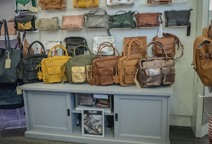 Photo n°13 de Royal Cuir à Yvetot (Magasin de maroquinerie)