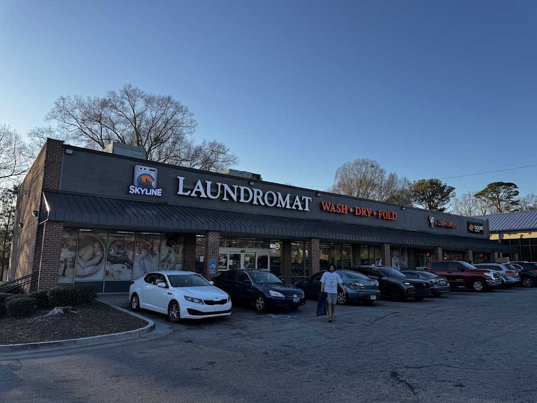 Skyline Laundromats - Moreland Ave facility with washing machines in Atlanta