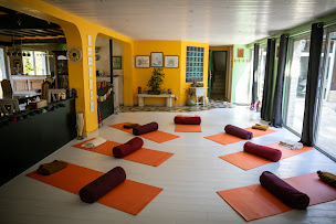 Photo n°1 de Namast'hOMe à Sylvains-Lès-Moulins (Centre de yoga)