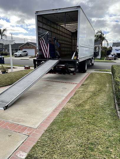 SoCal movers, LLC logo