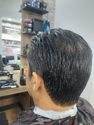 Photo n°10 de Glacière coiffure Homme-Enfant- barbe à Paris (Salon de coiffure)