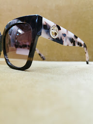 Photo n°19 de Optique Merilhou - Les lunettes de Marie à Vaison-la-Romaine (Magasin de lunettes de soleil)