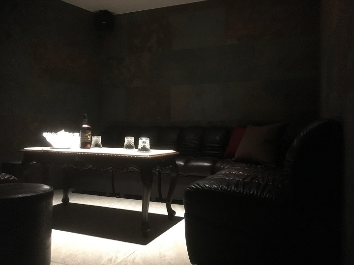 Ｂａｒ Ｌｏｕｎｇｅ 莉音