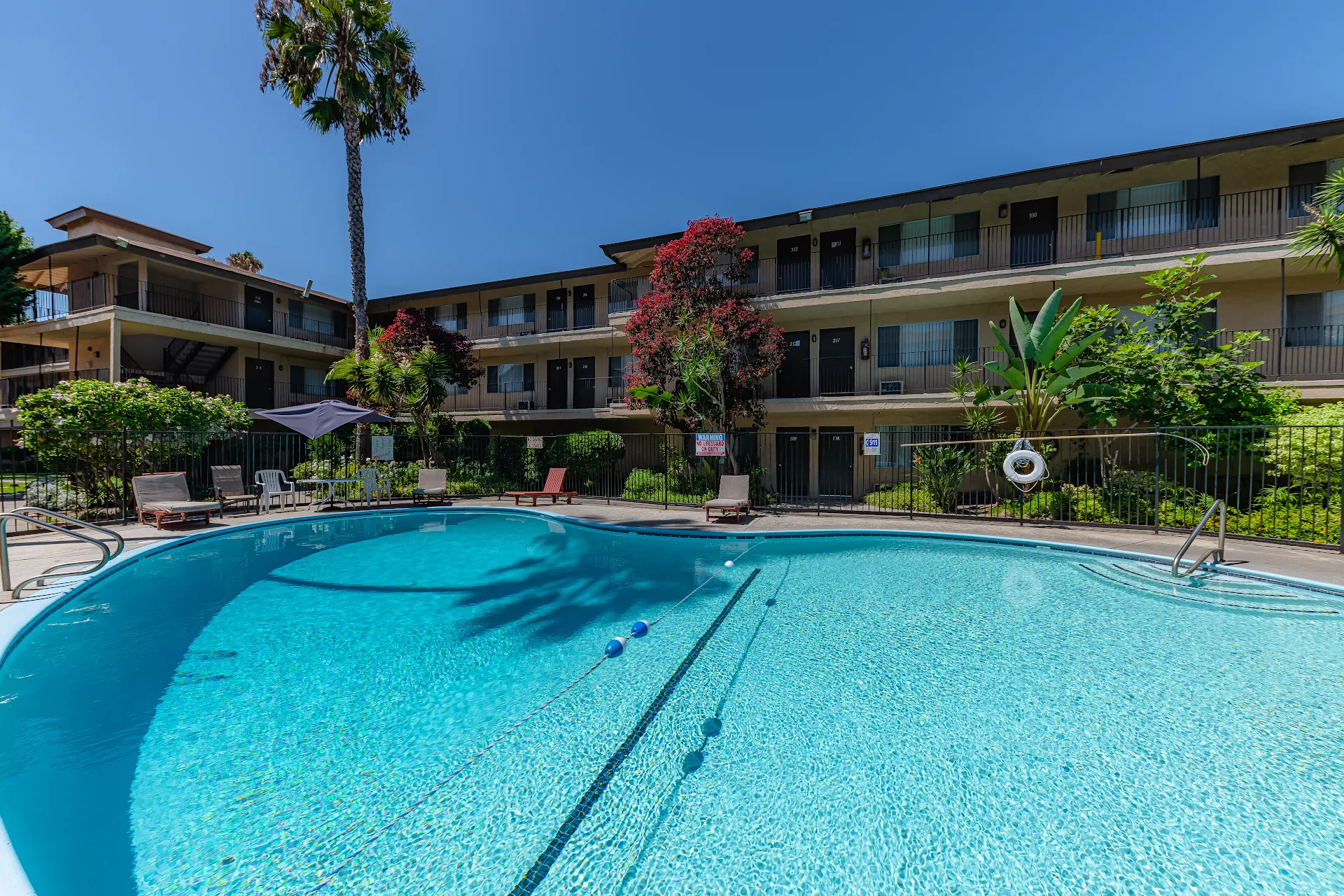 Lexington Courtyard Apartments
