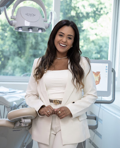 Dra. Ana Paula Gomes – Dentista – Invisalign Rio de Janeiro