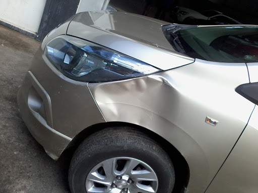 Renovacar | Estética Automotiva | Martelinho De Ouro e Pintura