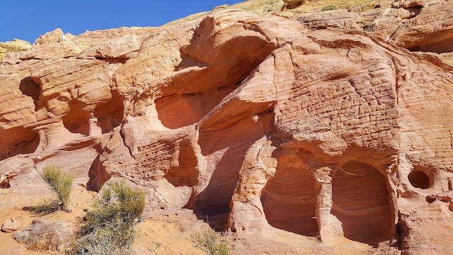 The White Domes Trail