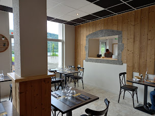 Photo n°53 de L'Escale à Chambon-sur-Lac (Restaurant)