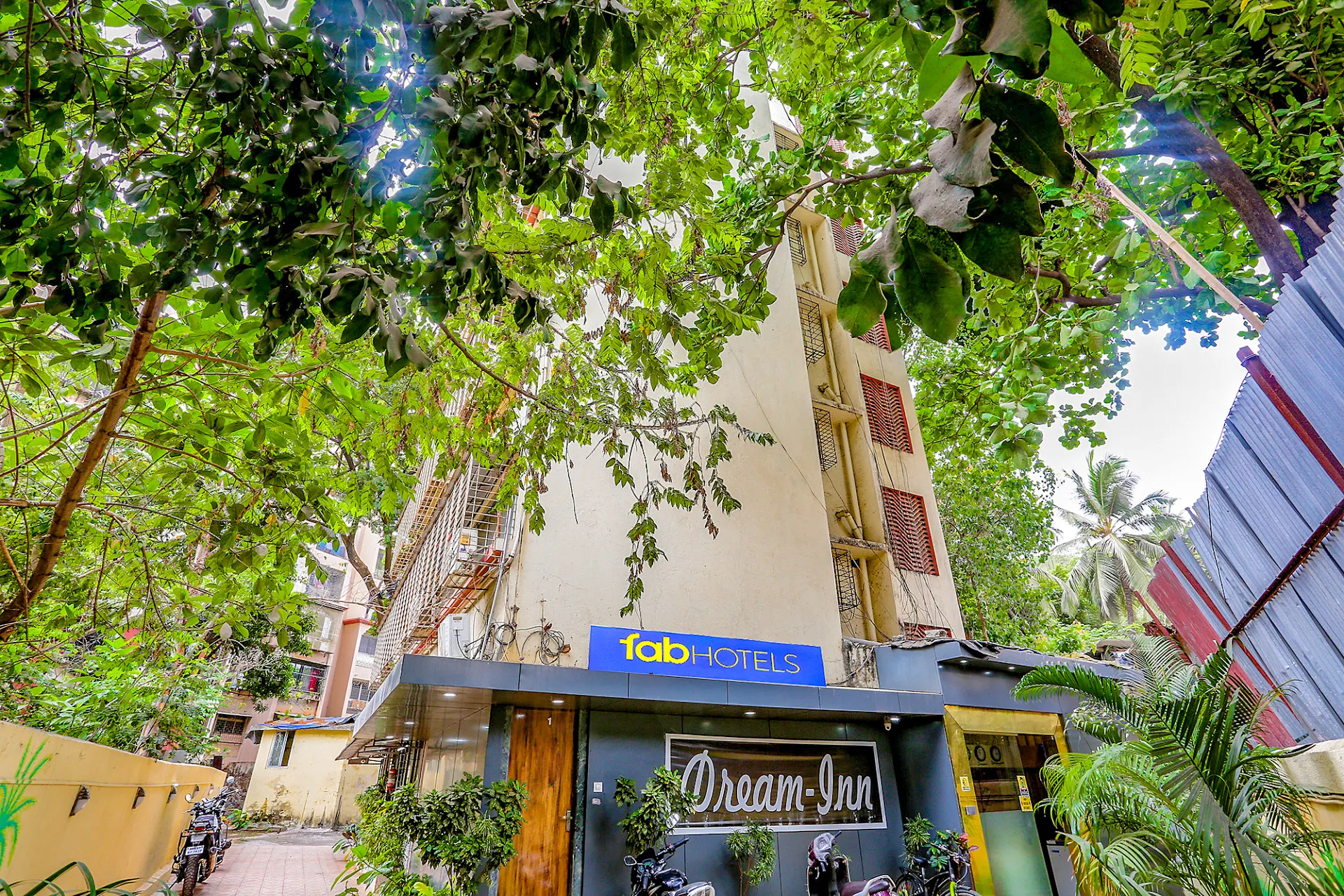 FabHotel Dream Palace - Hotel in Andheri East, Mumbai
