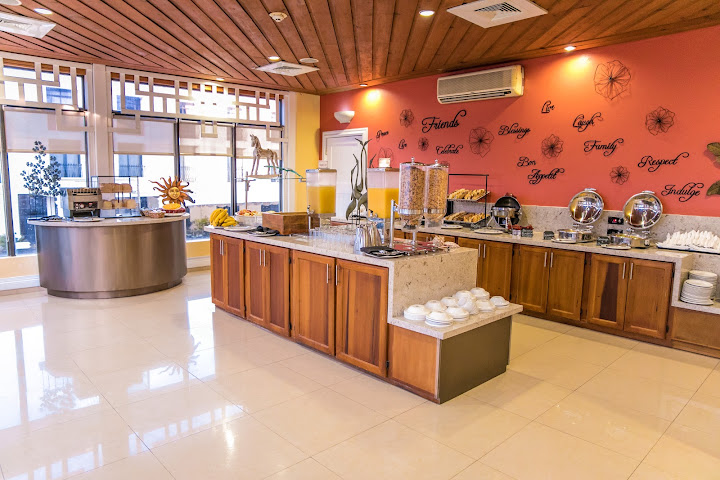 Knutsford Court Hotel by null