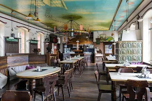 Hofgarten Wirtshaus & Biergarten image
