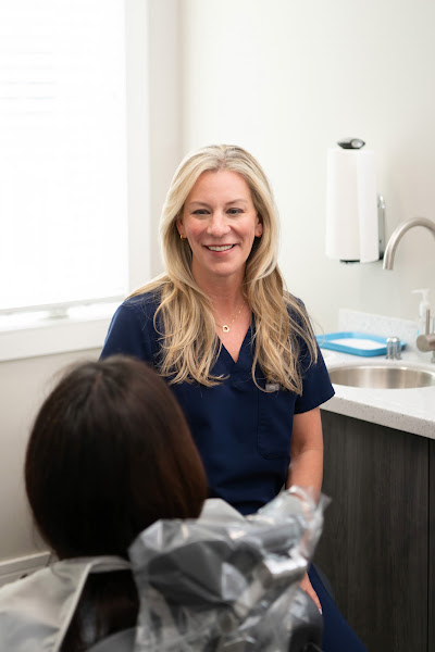 Dr. Beth Damas photo 2