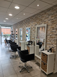 Photo n°21 de 15th Avenue à Bourg-en-Bresse (Salon de coiffure)