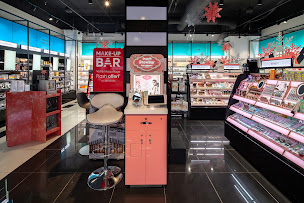 Photo n°8 de SEPHORA LA VILLE DU BOIS à La Ville-du-Bois (Magasin de cosmétiques)