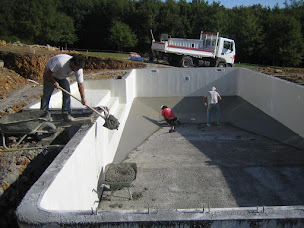 Photo n°4 de Flobleu SARL à Saint-Laurent-des-Vignes (Société de construction de piscine)