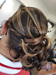 Photo n°7 de Sympatif à Saint-Germain-en-Montagne (Salon de coiffure)