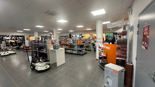 Photo n°32 de Faure Jardinage - Husqvarna - Stihl - Honda - Kubota à Châteauneuf-du-Rhône (Atelier de réparation de tracteurs)