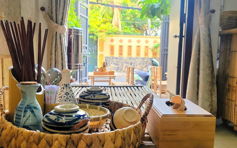 Quán Cô Mốc (bún sa tế - Gà nướng Đèo Le)