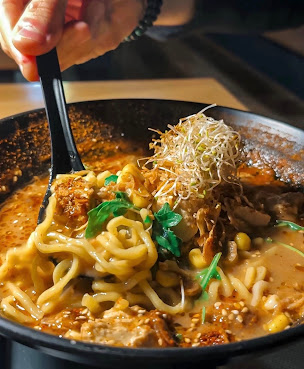 REDWHITE BONELESS RAMEN by null