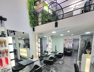 Photo n°1 de L'Élite Beauté à Maisons-Alfort (Salon de coiffure)
