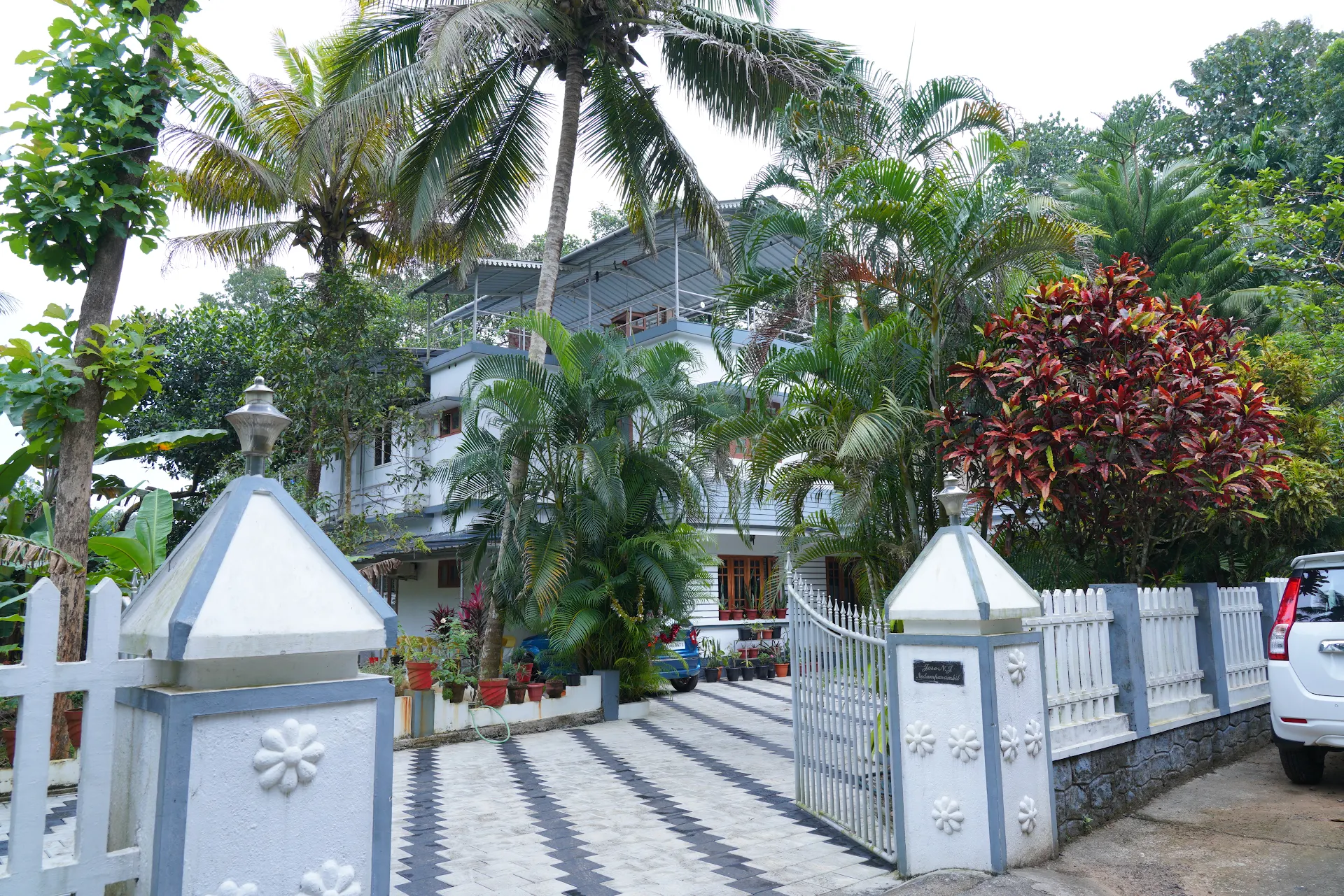 NEDUMPARAMBIL HOME STAY