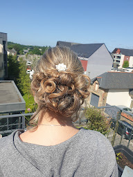 Photo n°2 de VéroCoiff - Coiffeuse à domicile à Cornillé (Salon de coiffure)