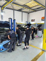 Photo n°2 de Carrosserie auto dourdan à Dourdan (Magasin de pneumatiques d'occasion)