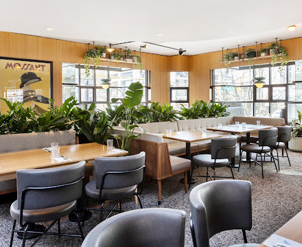 Earls Kitchen + Bar - Robson, restaurant in Vancouver