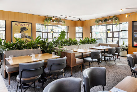 Earls Kitchen + Bar - Robson, restaurant in Vancouver