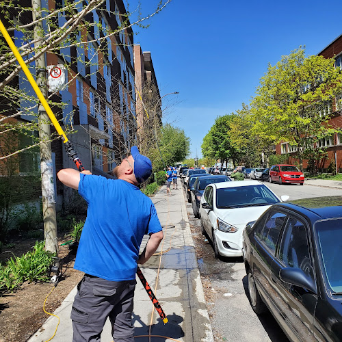 Vitres Ultra Nettes -lavage de vitres résidentiel -lavage de vitres condo -nettoyage de gouttières photo 1