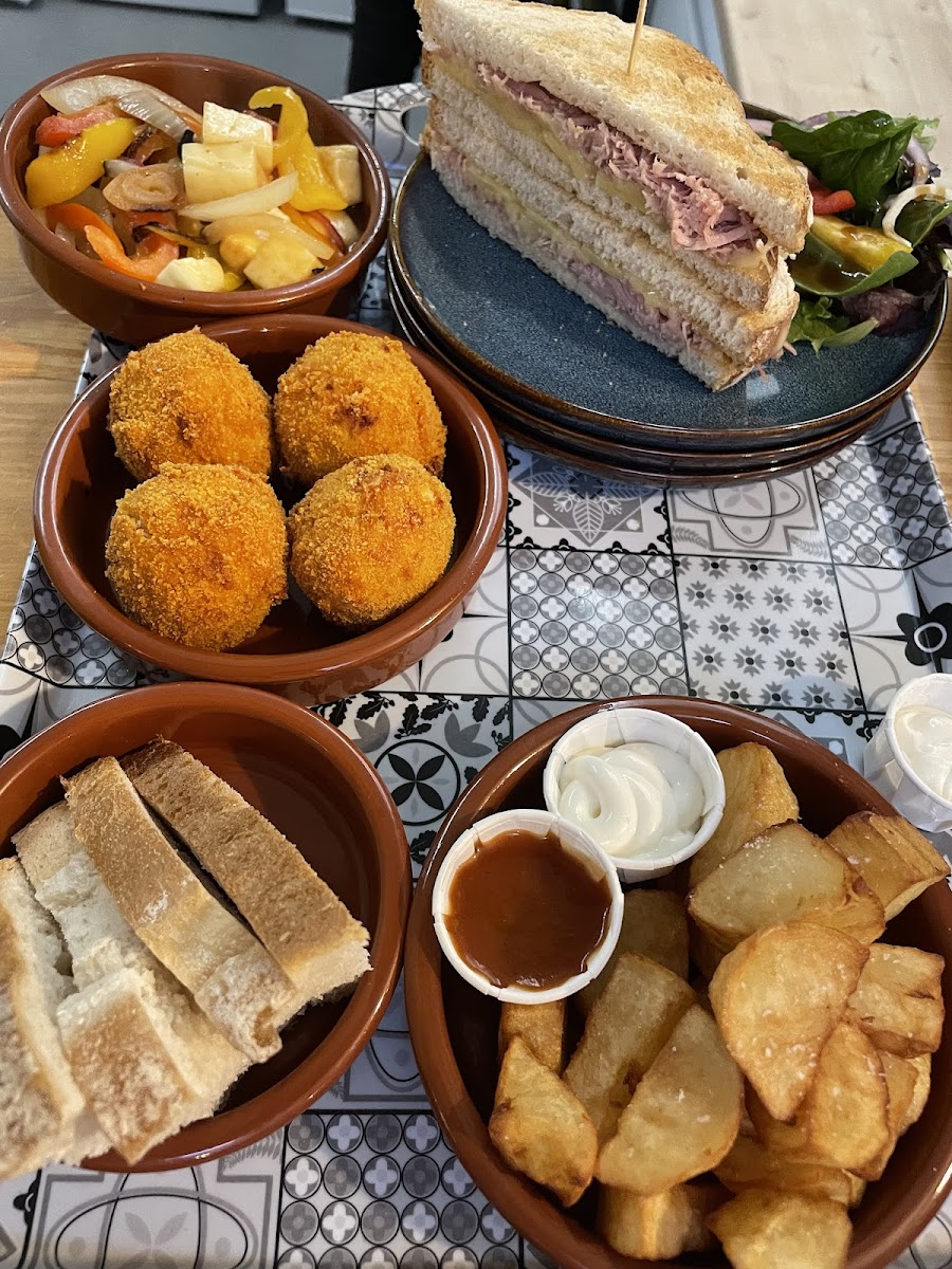 Little Dishes Tapas Bar — photo 6