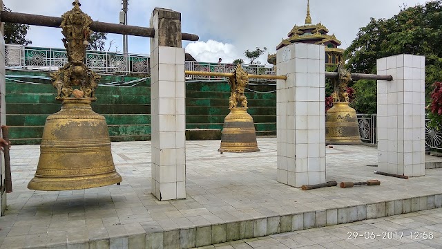 Kyaiktiyo Pagoda (Golden Rock)