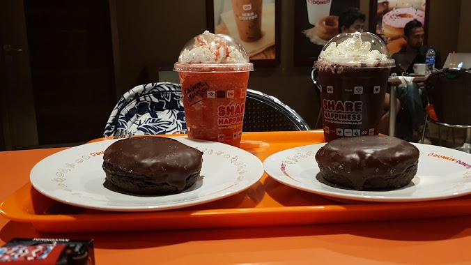 Dunkin' Donuts, Author: Sandy Lahamu